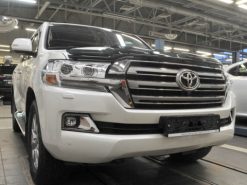 Toyota Land Cruiser 200 (2015-2021) Комплект с лебедкой Comeup Gen2 12.5S